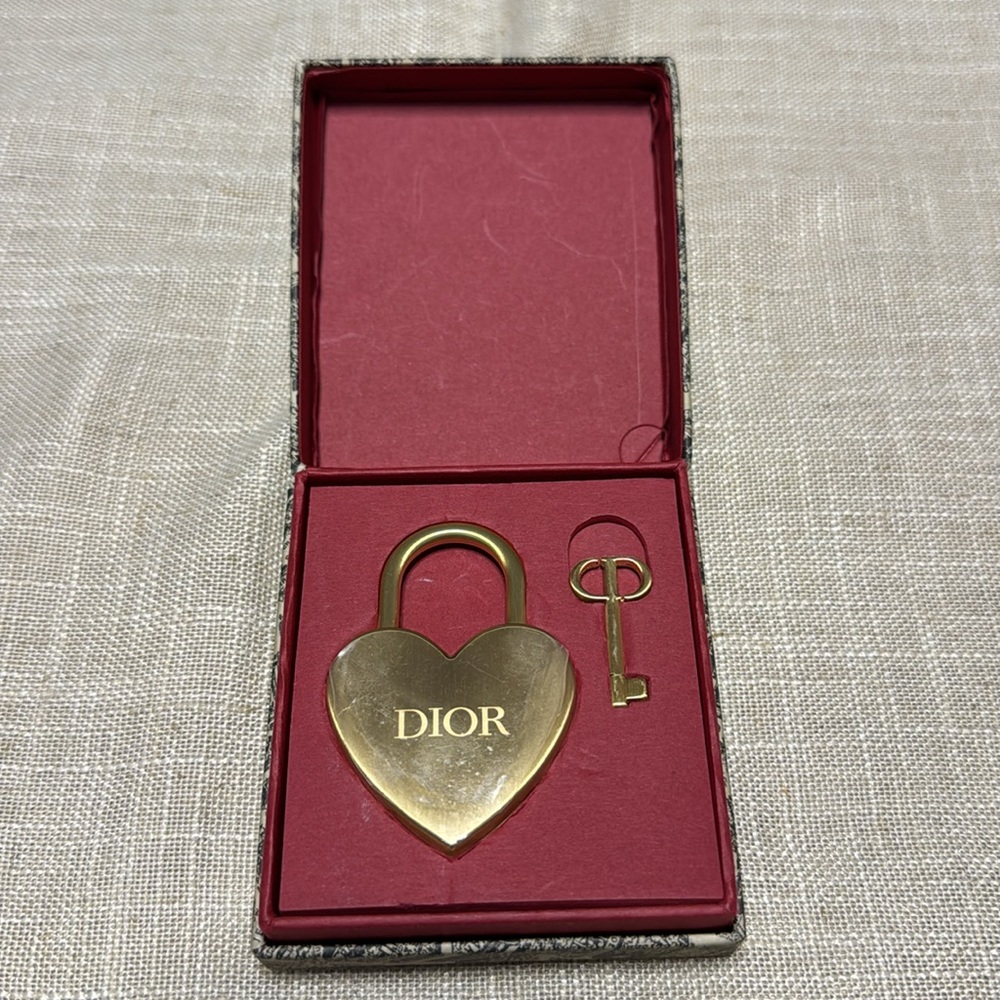 💔💔NOT AVAILABLE💔💔Dior Gift Bundle - Picture 3 of 7